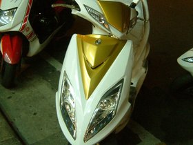 ../2007/08/03-1925-by_nora-moped-bynora.jpg