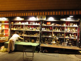 28-2124-korea-namsan-buddha-vendor-street-seoul.jpg