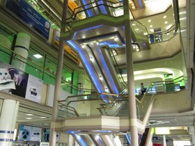 30-1101-korea-market-stairs-electronic-seoul.jpg