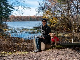 ../2018/11/04-1304-casper-breakheart_reservation-MA-dog-lake-nora.jpg