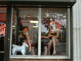 ../2000/05/14-hubba_hubba-huba-window.jpg