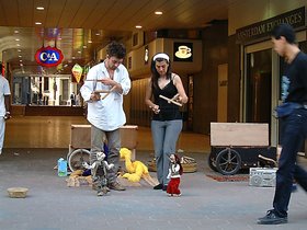 ../2000/05/16-amsterdam-NLD-puppeteers.jpg