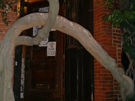 ../2000/06/27-party-entrance.jpg