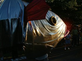 ../2000/07/21-fish-parade_1.jpg