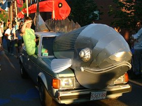 ../2000/07/21-fish-parade_2.jpg