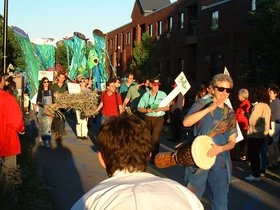 ../2000/07/21-fish-parade_4.jpg