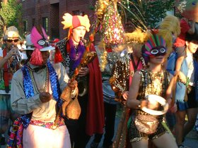 ../2000/07/21-fish-parade_5.jpg