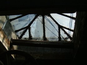 ../2000/10/14-dumbo-NY-elevator_1.jpg