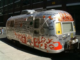 ../2000/10/14-dumbo-NY-trailer.jpg