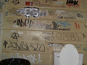 ../2000/11/3-internationa-cafe-bathroom.jpg