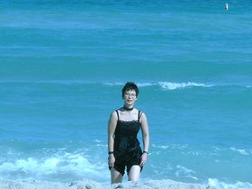 ../2001/02/06-miami-FL-nora-wading.jpg
