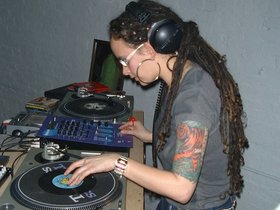 ../2001/03/31-loft-party-dj-ripley.jpg
