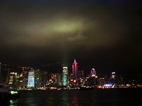 ../2001/04/26-night-street-sky-HKG.jpg