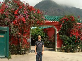 ../2001/04/27-joseph-HKG-po_lin-lantau-peak-me.jpg