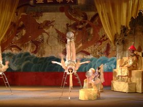 ../2001/04/30-HKG-dance_1.jpg