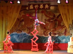 ../2001/04/30-HKG-dance_2.jpg