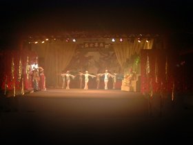 ../2001/04/30-HKG-dance_3.jpg