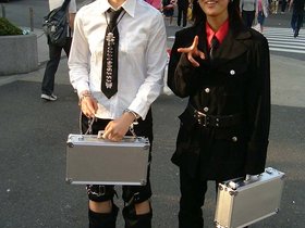 ../2001/05/06-1200-fashion-goth-shibuya-japan-street-tokyo.jpg
