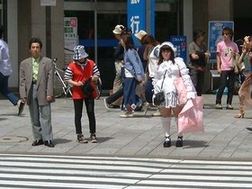 ../2001/05/07-1200-fashion-goth-japan-harajuku-street-tokyo.jpg