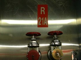 ../2001/06/04-subway-hydrant.jpg