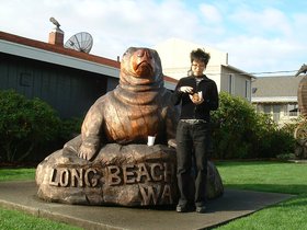 ../2001/10/08-long-beach-nora-seal.jpg
