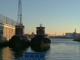 ../2001/12/24-baltimore-MD-tug-boat.jpg