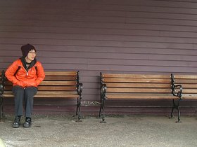 ../2002/02/10-waltham-MA-nora-waiting.jpg