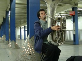 ../2002/02/16-NYC-NY-struggle-tuba.jpg