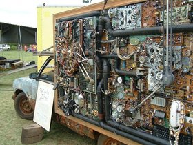 ../2002/05/11-kauai-HI-art-car.jpg