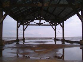 ../2002/05/13-kauai-HI-stormy-pier.jpg