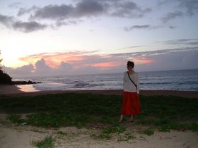 ../2002/05/14-kauai-HI-sunset-nora.jpg
