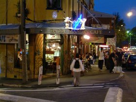 ../2002/10/07-sydney-AUS-street-glebe-badde-manors.jpg