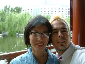 ../2002/10/10-joseph-sydney-AUS-chinese-garden-nora-joe.jpg