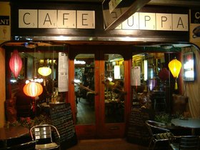 ../2002/10/13-sydney-AUS-katoomba-cafe-zuppa.jpg