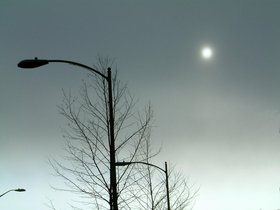 ../2003/04/24-cambridge-MA-lamp-sun.jpg
