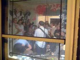 ../2003/09/27-brooklyn-NY-williamsburg-party-band.jpg