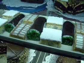 ../2003/09/27-brooklyn-NY-williamsburg-sushi-cake.jpg