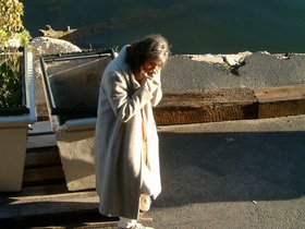 ../2003/11/22-brooklyn-NY-redhook-bwac-woman.jpg