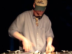 ../2003/12/14-redhook-NY-blackhat-dj.jpg