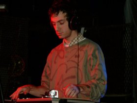 ../2003/12/14-redhook-NY-blackhat-dj_1.jpg