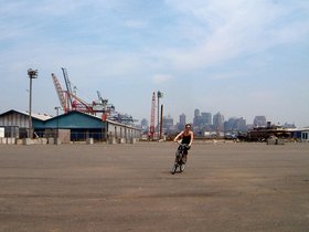 ../2004/05/24-brooklyn-NY-redhook-nora-bike.jpg