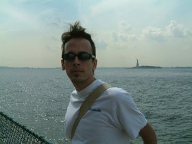 ../2004/08/17-brooklyn-NY-valentino.jpg
