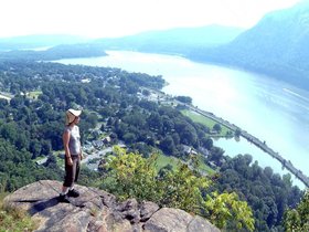 ../2004/08/23-ny-coldspring-breakneck-NY-lookout.jpg