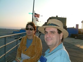 ../2004/08/25-coney_island-NY-dot-joe-mom-dad.jpg