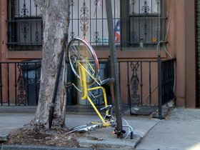 ../2006/01/08-brooklyn-NY-sad-bike.jpg