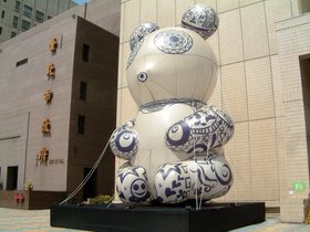 ../2007/08/04-1007-by_nora-big-plastic-bear.jpg