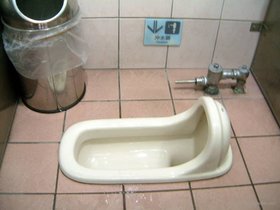 ../2007/08/05-0943-by_nora-girl-urinal.jpg