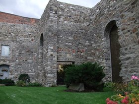 ../2007/10/20-1352-montreal-ruins.jpg