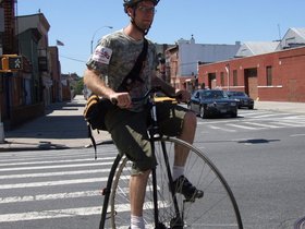 ../2008/05/25-1244-brooklyn-NY-old-bike-bicycle.jpg