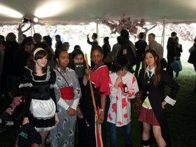 ../2009/05/03-1401-brooklyn_botanical-garden-sakura-cosplayers.jpg